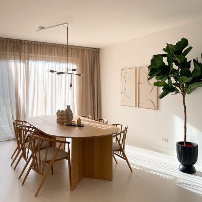 Lightswing Single white in a luxury dining room